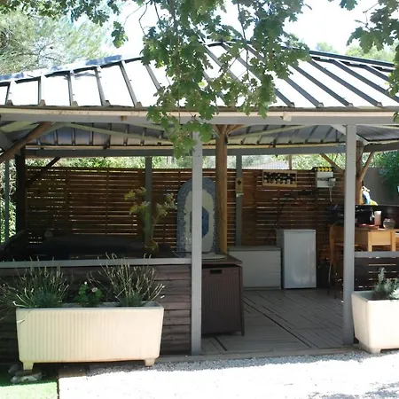 Le De La Terre Neuve Chalet